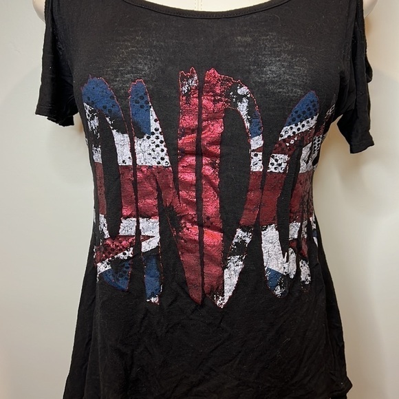 Joyce Leslie Women’s London Cold Shoulder Top - Picture 2 of 9